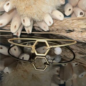 Origami owl bracelet with pearl charm attachment